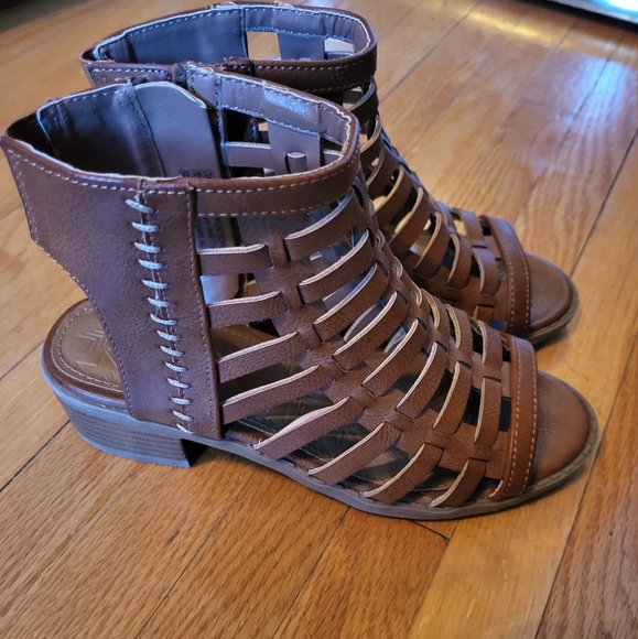 Sugar Gladiator Sandals - Picture 3 of 5